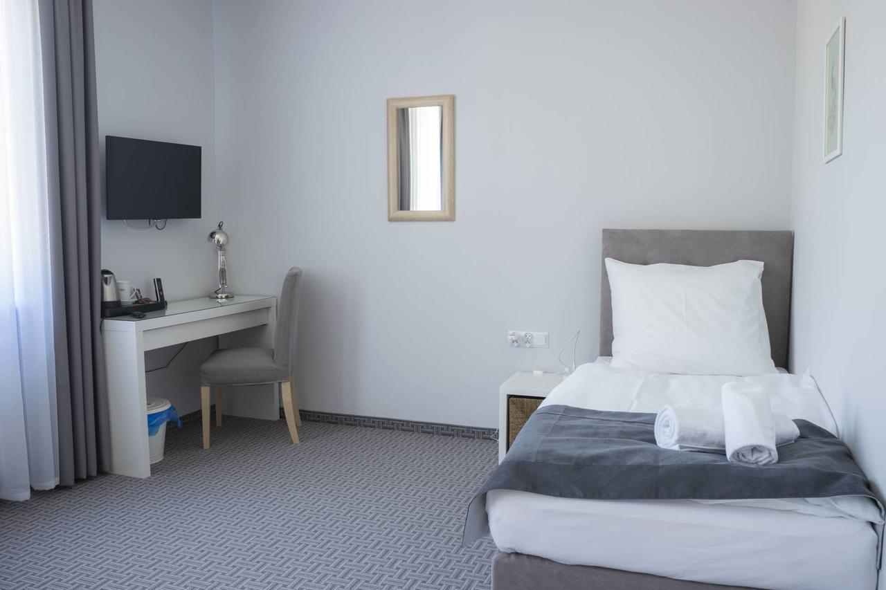 Hotel Inner City Kutno Exteriör bild